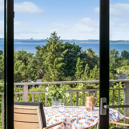 Lovely Pet-friendly In With Kitchen