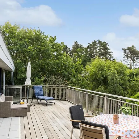 Lovely Pet-friendly In With Kitchen