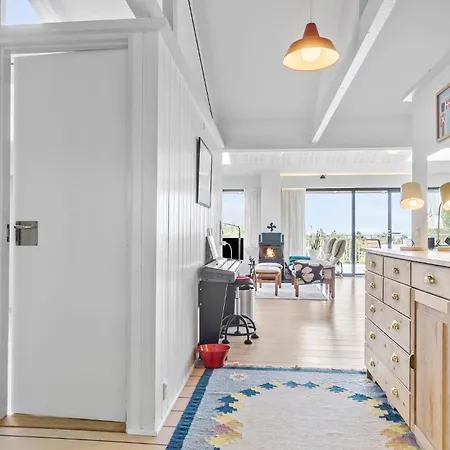 Lovely Pet-friendly In With Kitchen